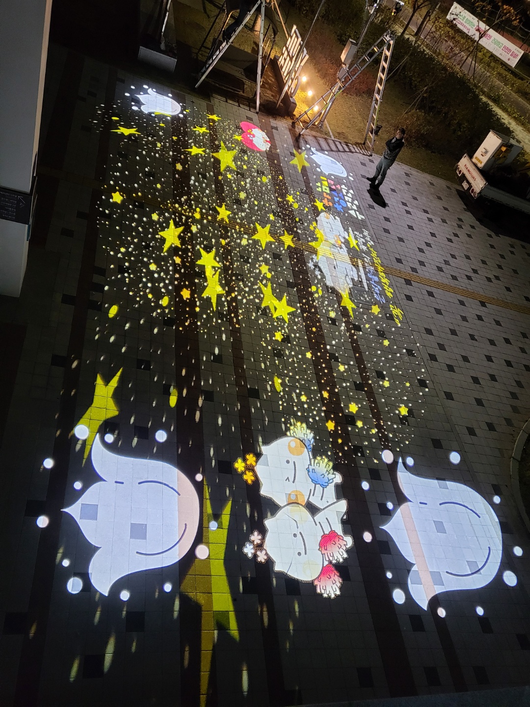 랜즈디자인 해드립니다. 바닥광고 설치, 제작 전문친절한 바닥광고 견적 문의